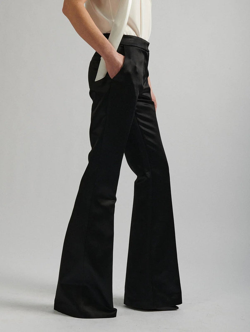 Pantalon de costume en satin noir, coupe bootleg