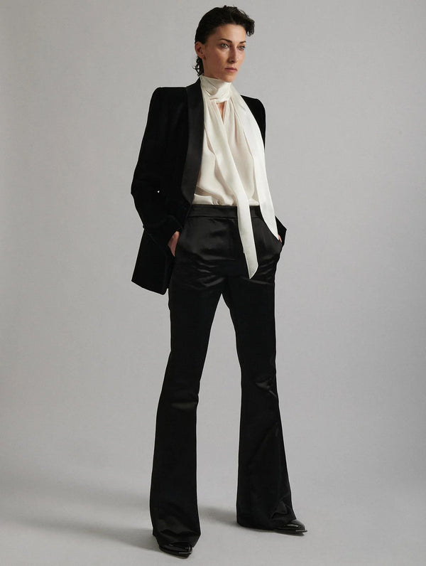 Pantalon de costume en satin noir, coupe bootleg